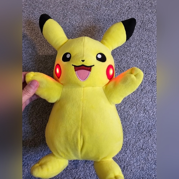 Pokémon Plush Light Up 2021 - Picture 3 of 7